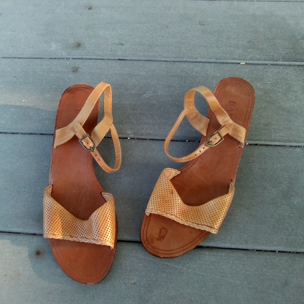BASS SANDALS SIZE 8.5 LEATHER Elegant Tan Sandals for Women - Picture 12 of 12